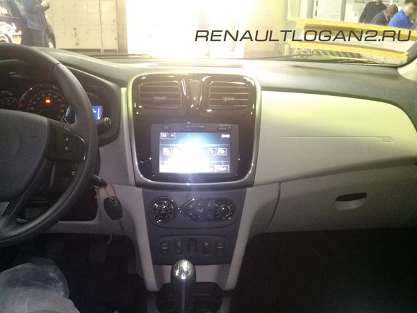  Renault Logan  Sandero:    -  3