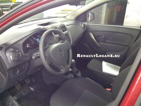  Renault Logan  Sandero:    -  5